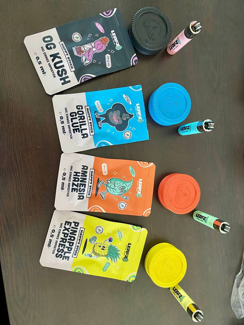 Ein Foto von diverse HHC Produkten von leafz.de. Das Foto wurde aus der Vogelperspektive aufgenommen.